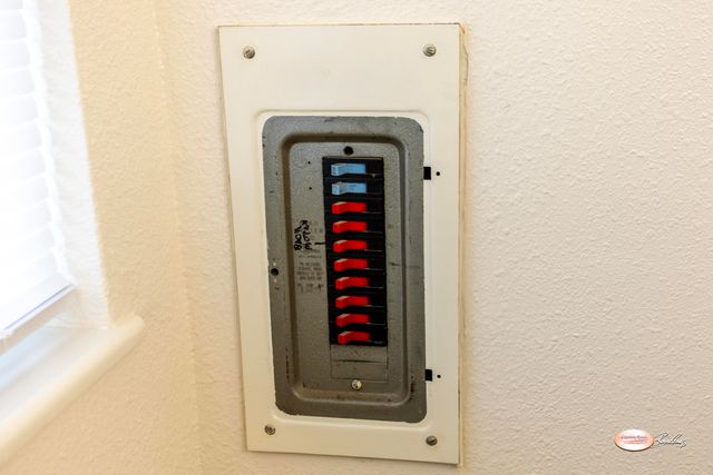 1019 N Manor Drive, Tulare, CA 93274