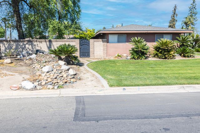 1019 N Manor Drive, Tulare, CA 93274