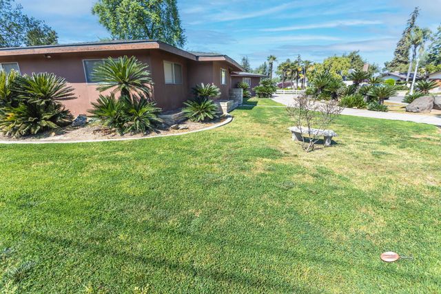 1019 N Manor Drive, Tulare, CA 93274