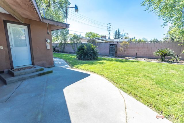1019 N Manor Drive, Tulare, CA 93274