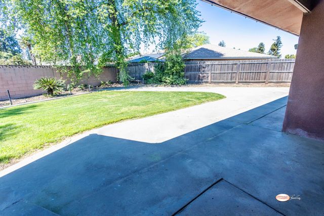 1019 N Manor Drive, Tulare, CA 93274