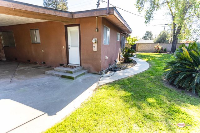 1019 N Manor Drive, Tulare, CA 93274