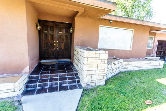 1019 N Manor Drive, Tulare, CA 93274