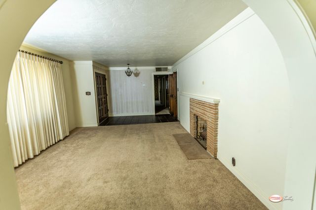 1019 N Manor Drive, Tulare, CA 93274