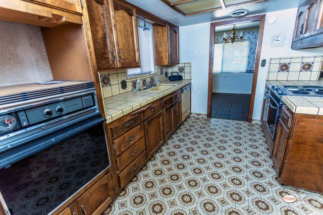 1019 N Manor Drive, Tulare, CA 93274