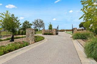 10613 S Holley Street, Jenks, OK 74037