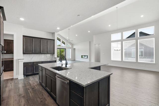 113 Raven Road, Castroville, TX 78009