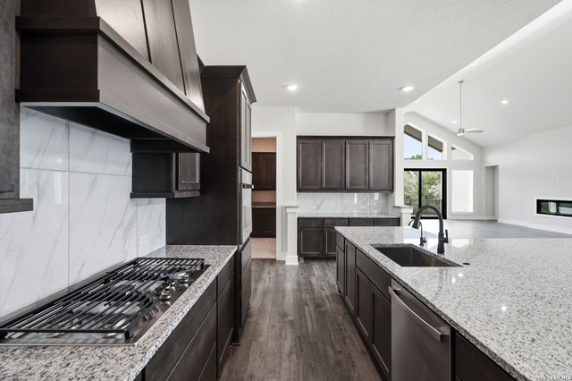 113 Raven Road, Castroville, TX 78009