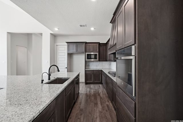 113 Raven Road, Castroville, TX 78009