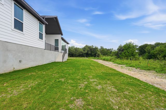 113 Raven Road, Castroville, TX 78009