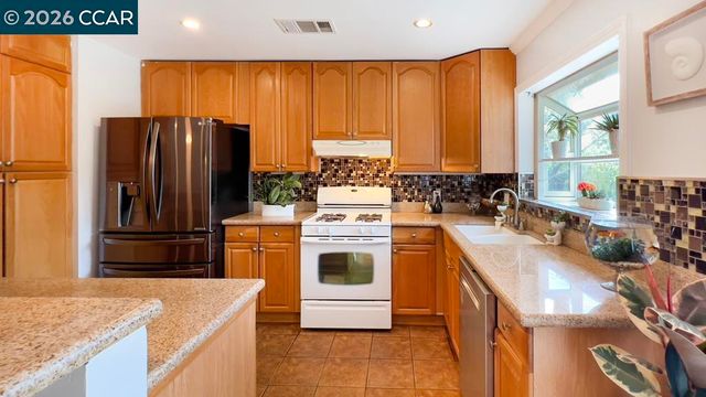 909 Santa Lucia Dr, Pleasant Hill, CA 94523