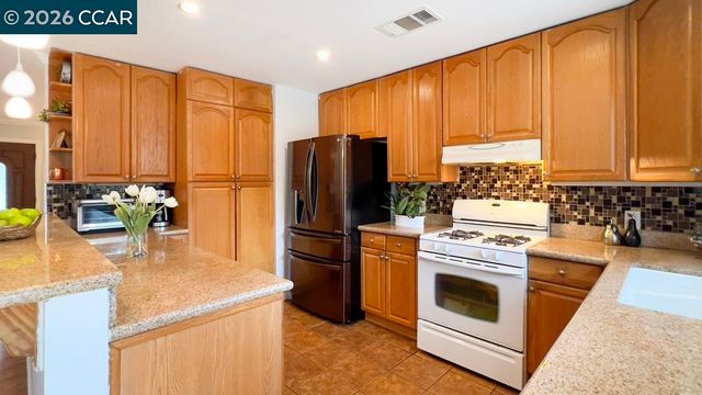 909 Santa Lucia Dr, Pleasant Hill, CA 94523