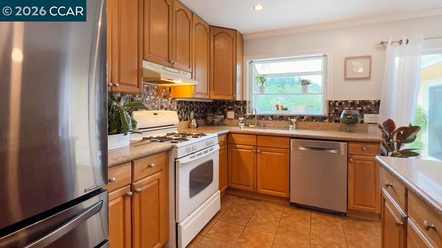 909 Santa Lucia Dr, Pleasant Hill, CA 94523