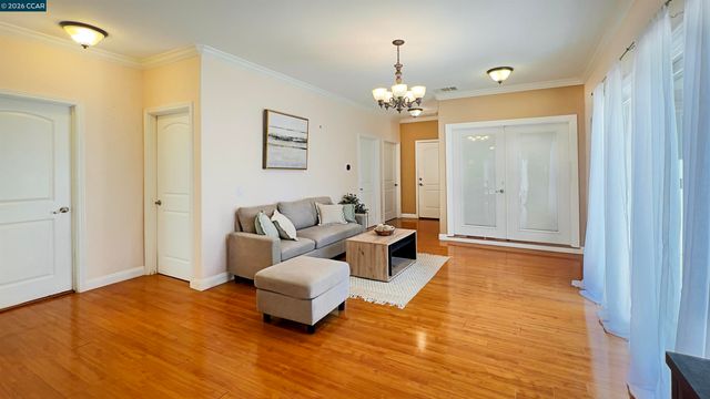 909 Santa Lucia Dr, Pleasant Hill, CA 94523