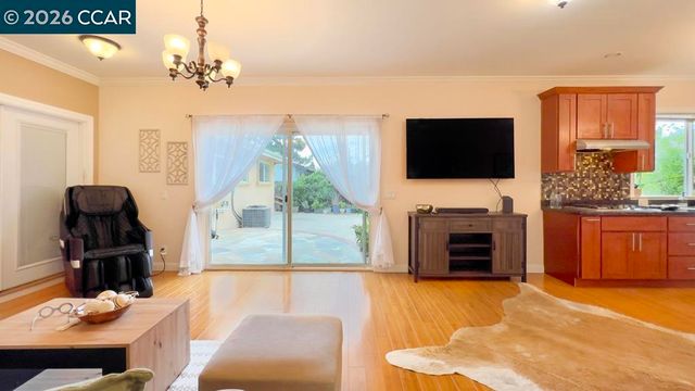 909 Santa Lucia Dr, Pleasant Hill, CA 94523