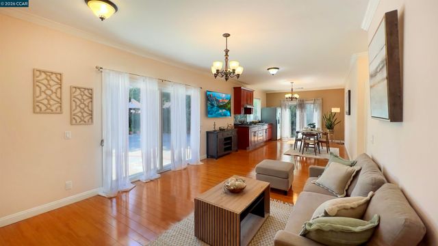 909 Santa Lucia Dr, Pleasant Hill, CA 94523