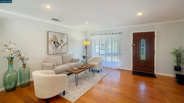 909 Santa Lucia Dr, Pleasant Hill, CA 94523