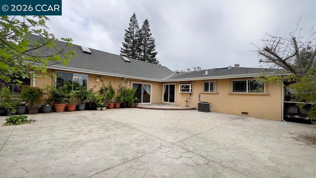 909 Santa Lucia Dr, Pleasant Hill, CA 94523