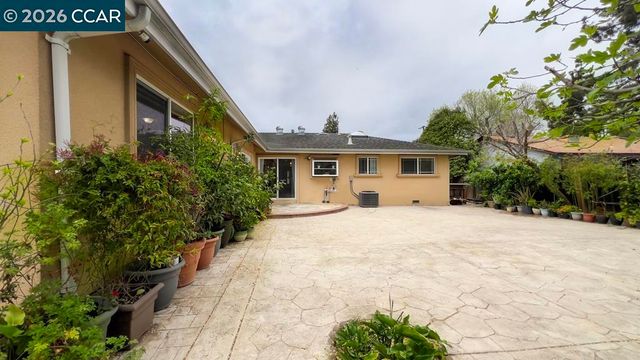 909 Santa Lucia Dr, Pleasant Hill, CA 94523