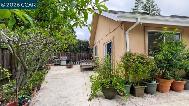 909 Santa Lucia Dr, Pleasant Hill, CA 94523