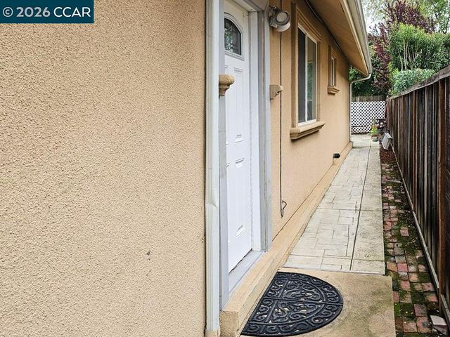 909 Santa Lucia Dr, Pleasant Hill, CA 94523