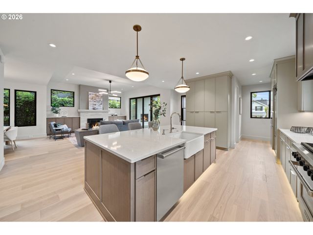 530 8TH St, Lake Oswego, OR 97034