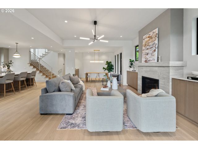 530 8TH St, Lake Oswego, OR 97034