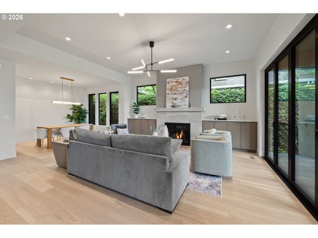 530 8TH St, Lake Oswego, OR 97034