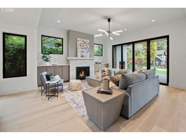 530 8TH St, Lake Oswego, OR 97034