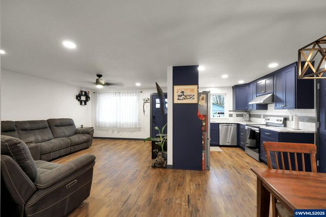 645 Riley Way Wy, Harrisburg, OR 97446