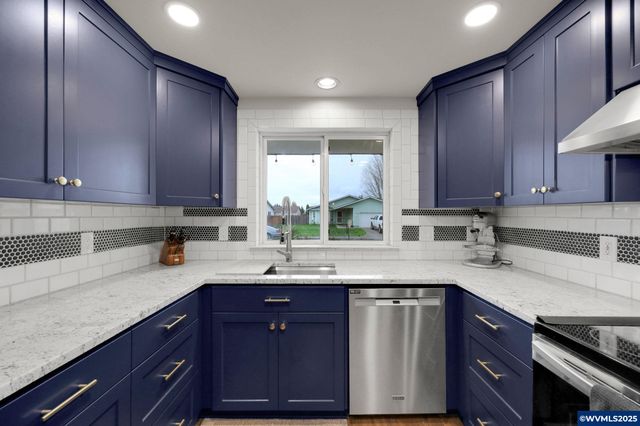 645 Riley Way Wy, Harrisburg, OR 97446