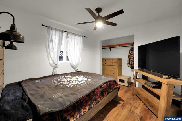 645 Riley Way Wy, Harrisburg, OR 97446