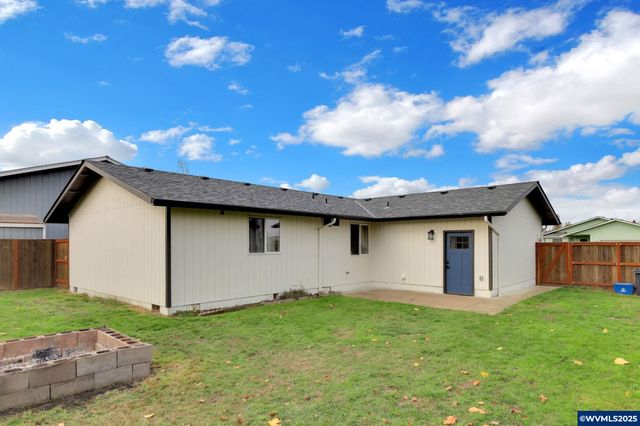 645 Riley Way Wy, Harrisburg, OR 97446