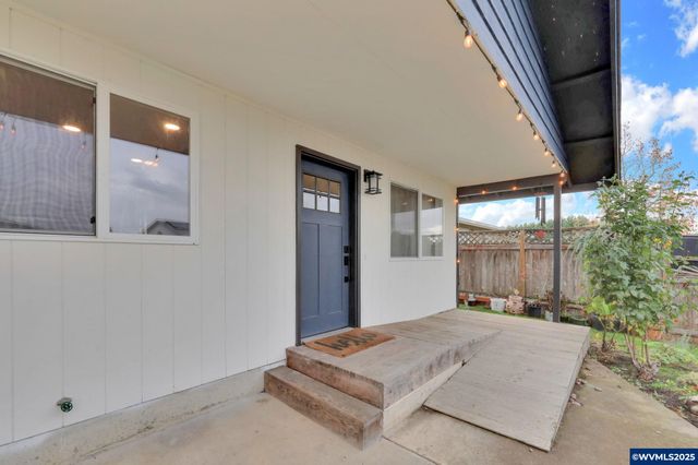 645 Riley Way Wy, Harrisburg, OR 97446