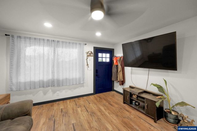 645 Riley Way Wy, Harrisburg, OR 97446