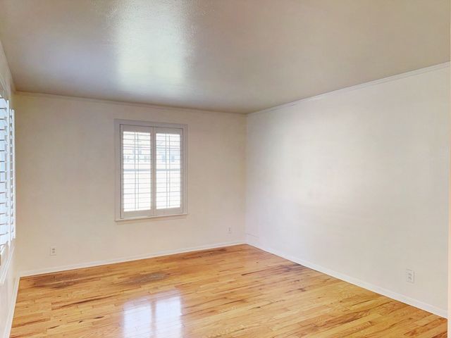 1122 W Northgate Drive, Irving, TX 75062