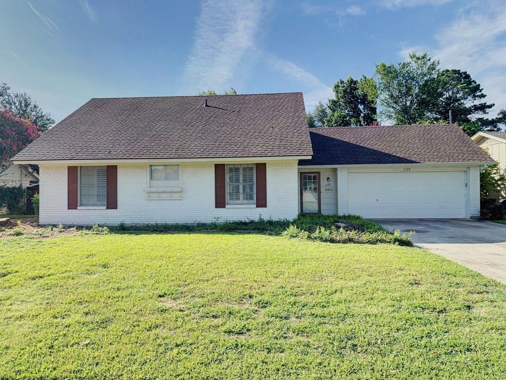 1122 W Northgate Drive, Irving, TX 75062
