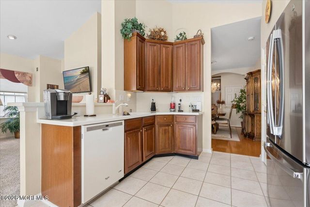 4 Gainsborough Court, Manalapan, NJ 07726