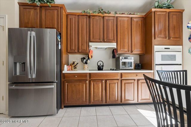 4 Gainsborough Court, Manalapan, NJ 07726