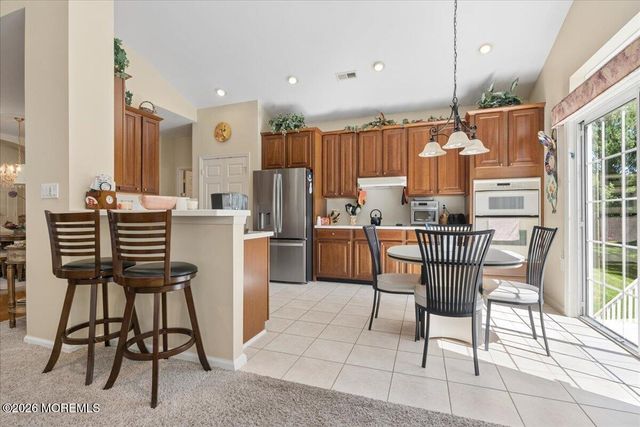 4 Gainsborough Court, Manalapan, NJ 07726
