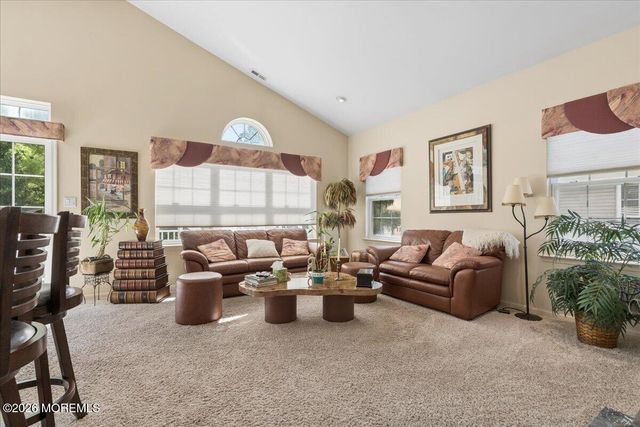 4 Gainsborough Court, Manalapan, NJ 07726