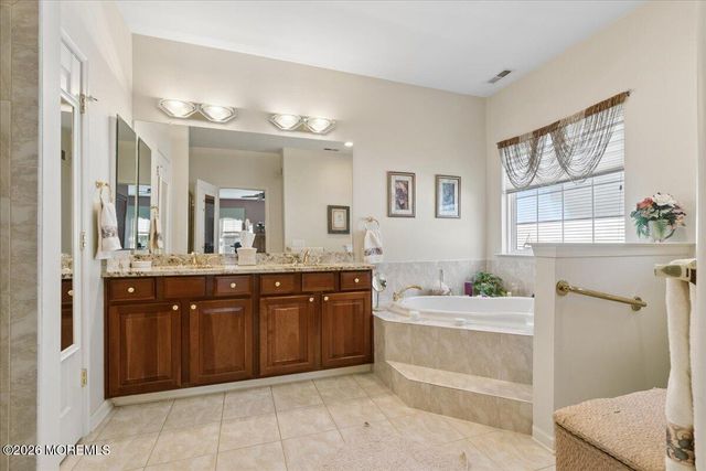 4 Gainsborough Court, Manalapan, NJ 07726