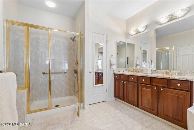 4 Gainsborough Court, Manalapan, NJ 07726