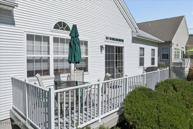 4 Gainsborough Court, Manalapan, NJ 07726
