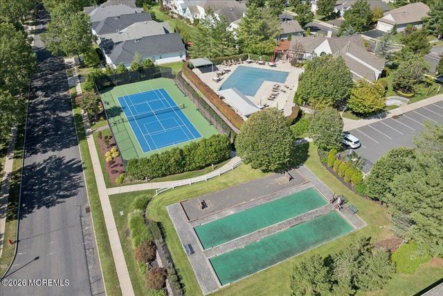 4 Gainsborough Court, Manalapan, NJ 07726
