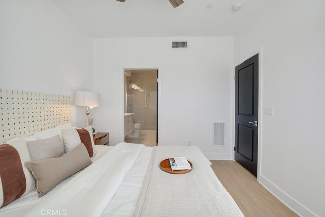 10832 W Riverton Court, North Hollywood, CA 91602