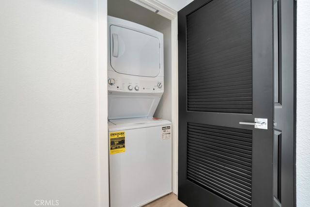 10832 W Riverton Court, North Hollywood, CA 91602