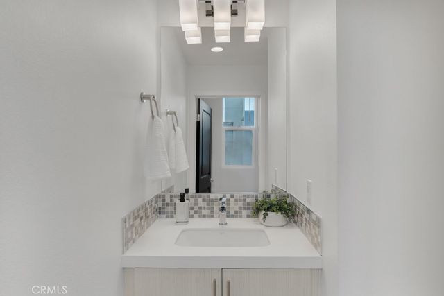 10832 W Riverton Court, North Hollywood, CA 91602