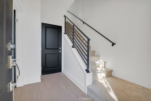 10832 W Riverton Court, North Hollywood, CA 91602