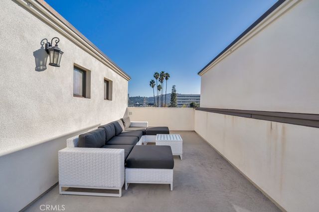 10832 W Riverton Court, North Hollywood, CA 91602